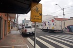 Faixas elevadas foram instaladas na Avenida Rui Barbosa, na Vila Rezende