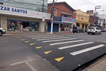 Faixas elevadas foram instaladas na Avenida Rui Barbosa, na Vila Rezende