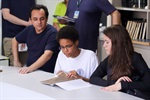 Visita dos alunos da escola estadual Barão do Rio Branco no setor de Gestão de Documentação e Arquivo da Câmara