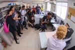 Visita dos alunos da escola estadual Barão do Rio Branco no setor de Gestão de Documentação e Arquivo da Câmara