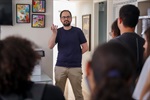 Visita dos alunos da escola estadual Barão do Rio Branco no setor de Gestão de Documentação e Arquivo da Câmara