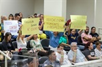 Moradores dos bairros Santa Cecília e Jardim Brasília ocuparam a galeria do plenário