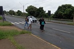 Fluxo de pedestres e de veículos aumentou após inauguração de atacado