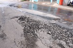 Vazamento de água na rua Lélio Ferrari, no Jardim Itapuã