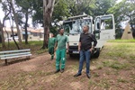 Thiago Ribeiro (PSC) acompanhou os serviços de podas e manutenção na praça José Francisco Coimbra Neto, no Caxambú