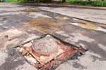 Vereador registrou trechos mais críticos da avenida que será recapeada