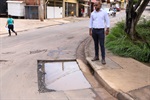 Vereador registrou trechos mais críticos da avenida que será recapeada