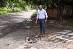 Vereador registrou trechos mais críticos da avenida que será recapeada