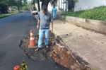 Vereador Pedro Kawai (PSDB) verificou asfalto danificado