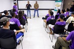 Grupo foi recepcionado pelos vereadores Fabrício Polezi e Cássio Luiz Barbosa na sala da Escola do Legislativo