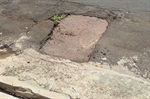 Buracos ao longo da rua Ipiranga colocam em risco a região central