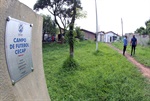 A pedido de moradores, vereador Acácio Godoy vistoriou as condições de espaço esportivo no bairro Cecap
