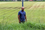 A pedido de moradores, vereador Acácio Godoy vistoriou as condições de espaço esportivo no bairro Cecap