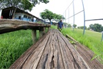 A pedido de moradores, vereador Acácio Godoy vistoriou as condições de espaço esportivo no bairro Cecap