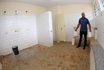 A pedido de moradores, vereador Acácio Godoy vistoriou as condições de espaço esportivo no bairro Cecap