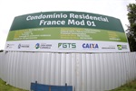 Asfalto não existe mais na via em função da quantidade e tamanho dos buracos