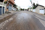 Asfalto não existe mais na via em função da quantidade e tamanho dos buracos