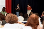 Parlamentar está percorrendo várias unidades escolares desde a semana passada para abordar a temática