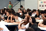 Parlamentar está percorrendo várias unidades escolares desde a semana passada para abordar a temática