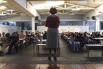 Parlamentar está percorrendo várias unidades escolares desde a semana passada para abordar a temática