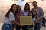 Fotógrafa Aline Aragon recebeu voto de congratulações por atuação profissional e ações sociais