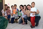 Crianças do Cáritas entregaram presente às professoras do Colégio Piracicabano como forma de agradecimento
