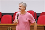 Palestrante Helio Hintze durante a palestra