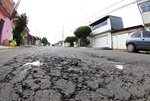 Ruas esburacadas comprometem as regiões do Santo Antonio e São Jorge