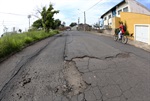 Ruas esburacadas comprometem as regiões do Santo Antonio e São Jorge