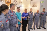 Cerimônia de leitura e entrega do quadro alusivo à moção de aplausos ao 16º Grupamento de Bombeiros - Piracicaba aconteceu no espaço "Prudente de Moraes", no Hall do Salão Nobre da Câmara