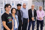 Nick Brad transfere seus sentimentos para os desenhos executados a lápis e caneta preta