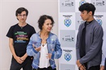 Nick Brad transfere seus sentimentos para os desenhos executados a lápis e caneta preta