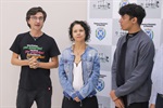 Nick Brad transfere seus sentimentos para os desenhos executados a lápis e caneta preta