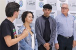 Nick Brad transfere seus sentimentos para os desenhos executados a lápis e caneta preta