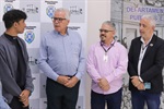 Nick Brad transfere seus sentimentos para os desenhos executados a lápis e caneta preta