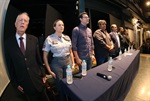 Comandante e membros da Patrulha Maria da Penha são congratulados