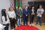 Cerimônia de entrega do Voto de Congratulações ao atleta Edrey da Silva Belo aconteceu na noite desta quinta (25) na Sala de Reuniões da Presidência