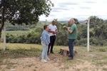 Diretora da escola, engenheira e encarregado da obra acompanharam visita