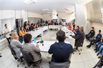 Dirigente de Ensino, secretário de Educação, deputada Bebel, professores, estudantes e lideranças comunitárias participaram do debate promovido pela Comissão de Educação