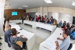 Dirigente de Ensino, secretário de Educação, deputada Bebel, professores, estudantes e lideranças comunitárias participaram do debate promovido pela Comissão de Educação