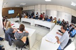 Dirigente de Ensino, secretário de Educação, deputada Bebel, professores, estudantes e lideranças comunitárias participaram do debate promovido pela Comissão de Educação