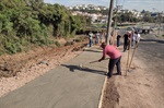 Intervenção contou com a limpeza do córrego e construção de calçada