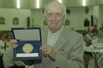 Aos 85 anos, em 2001, ele foi reconhecido com a Medalha de Mérito Legislativo
