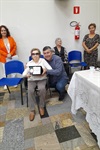 Vereador Pedro Kawai entrega votos de congratulações à Maria José dos Santos Gomes Soares