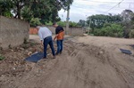 Vereador Gilmar Rotta e o engenheiro da Semozel, Eliseu Palauro Junior, em visita ao distrito de Anhumas