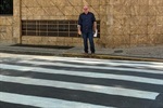 Imagem mostra pintura de faixa de pedestres na região Central