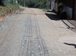 orelhão quebrado em frente residência 