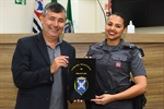 Atleta do handebol, Jéssica Campos recebeu homenagem da Câmara