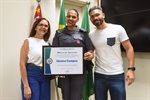 Atleta do handebol, Jéssica Campos recebeu homenagem da Câmara