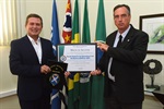 Láercio Trevisan Jr. (à esquerda) e Dr. Marcos Milan 